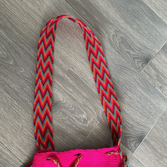 Hot pink Colombian bag - Picture 2 of 8